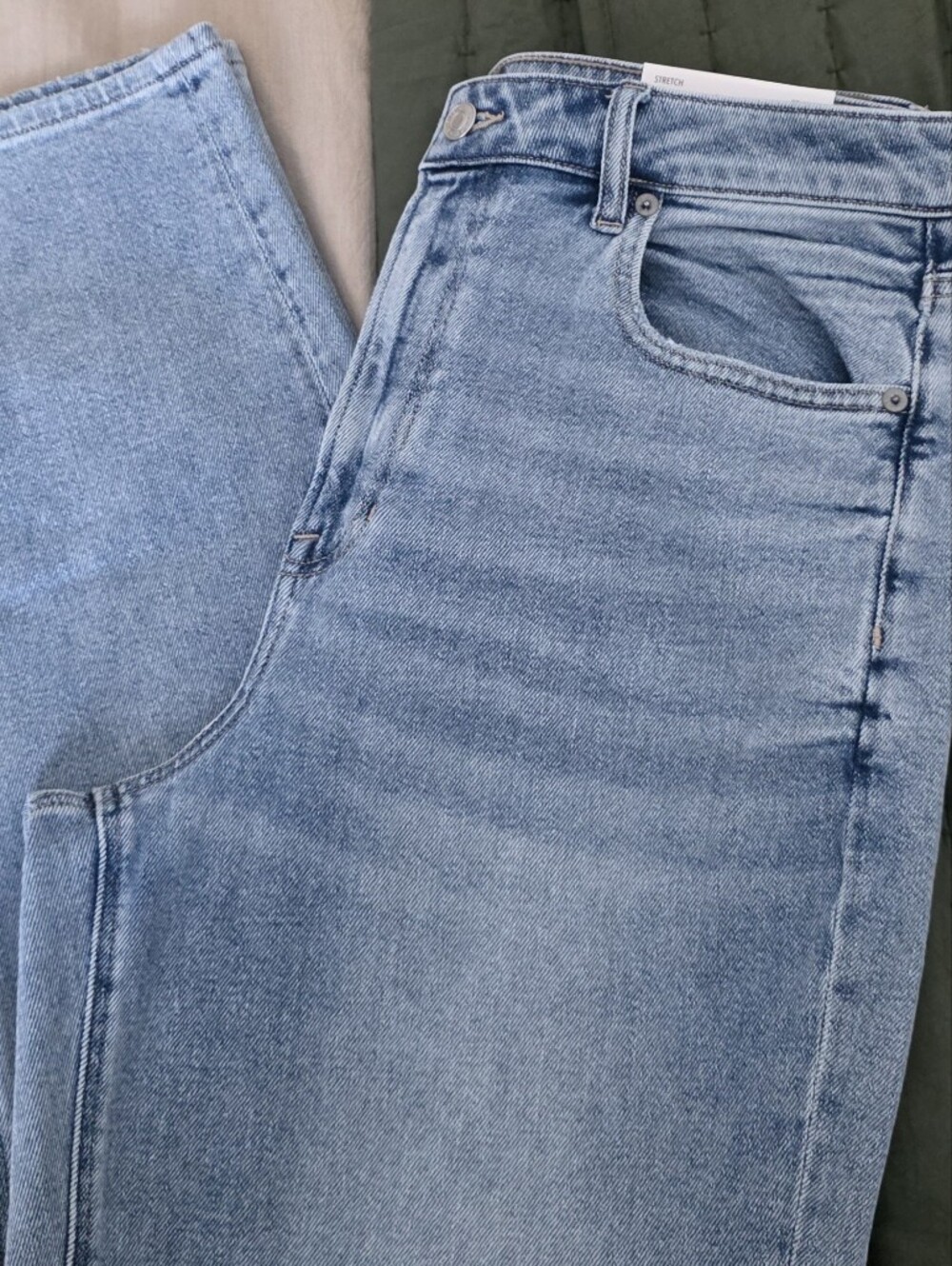 American Eagle Mom Straight Jeans